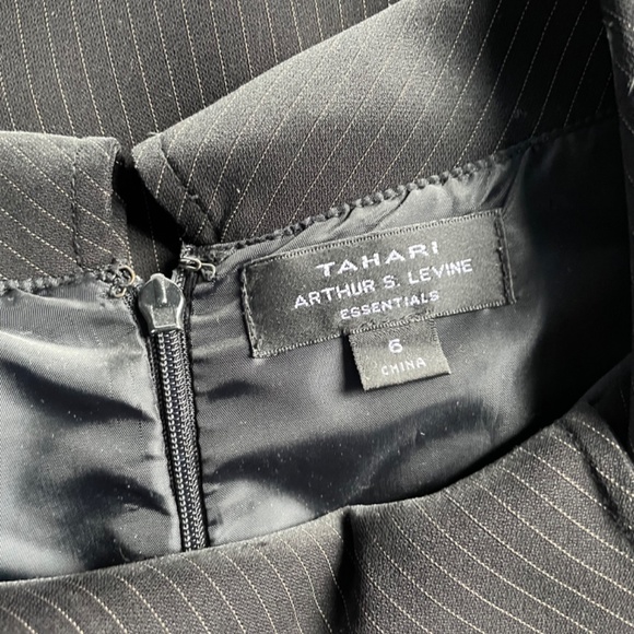 Tahari by Arthur Levine - Picture 2 of 2